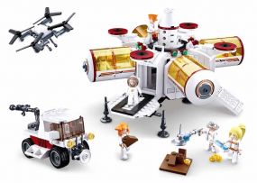 Sluban Space Base (642 pcs) Building Blocks Kit for Boys and Girls Aged 8 Years and Above Creative Construction Set , Blocks Compatible with Other Leading Brands, BIS Certified