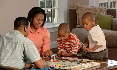 From Kids to Adults: Guidelines to Set Up the Perfect Family Game Night 